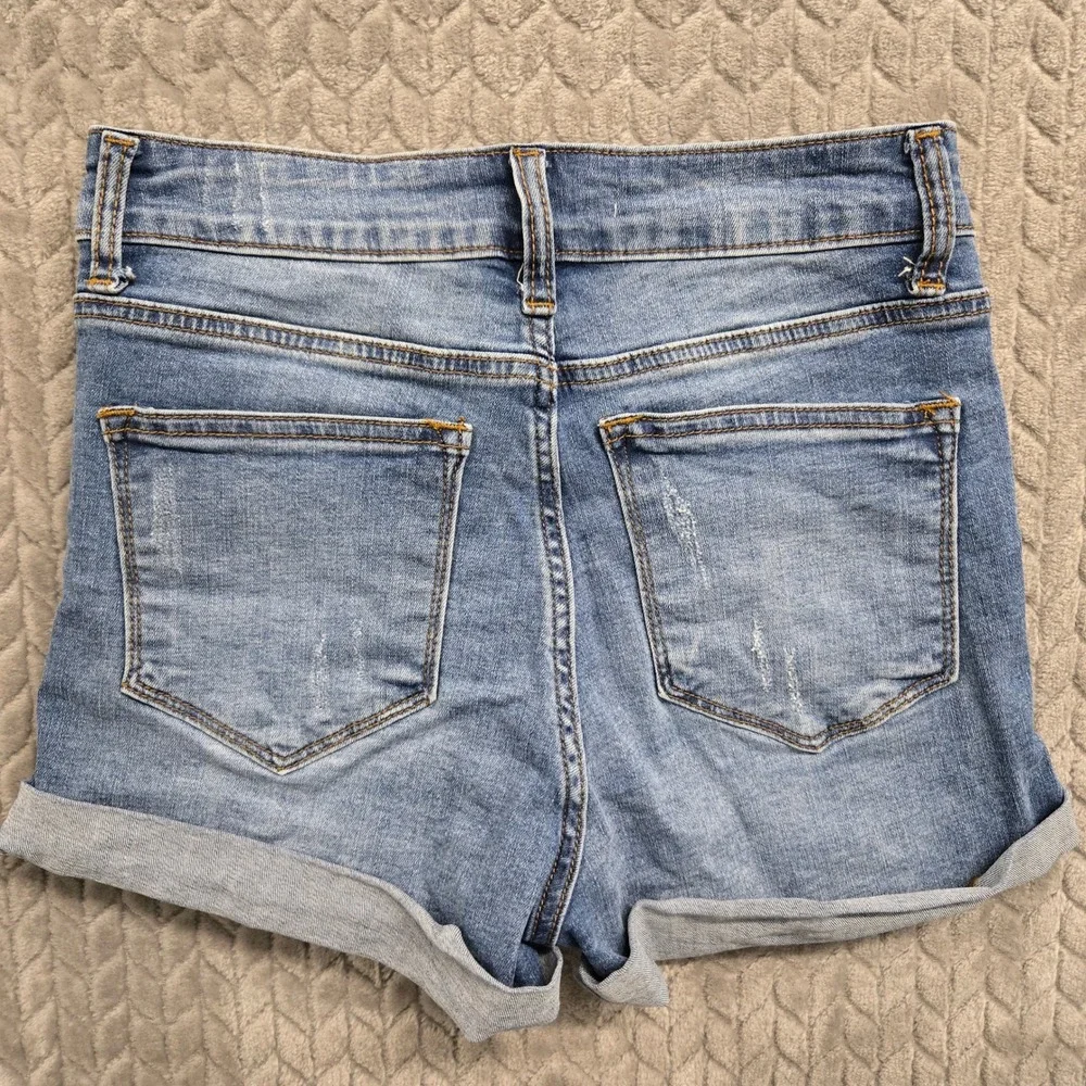 KanCan Los Angeles Distressed Medium Wash Cuffed Denim‎ Shorts KC6036M Size 25/3